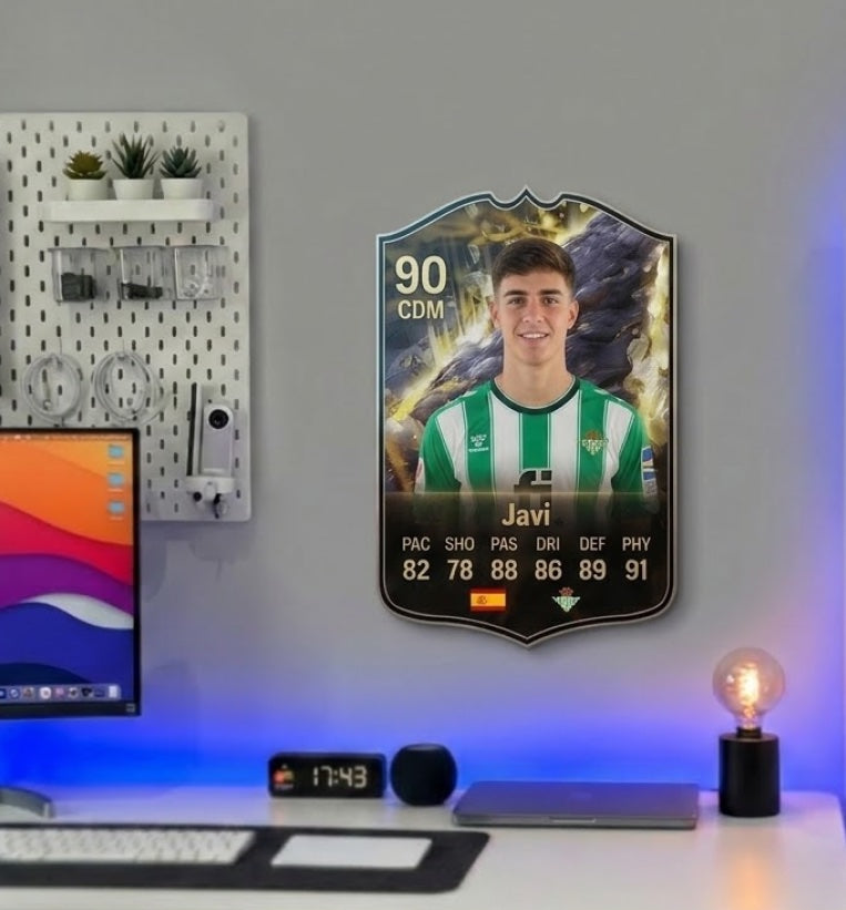 Carta de FIFA FC 26 Cornerstones personalizada colgada en la pared de una habitación — CardsGOAT